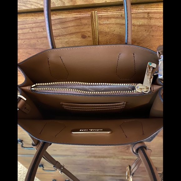 Michael Kors messenger crossbody